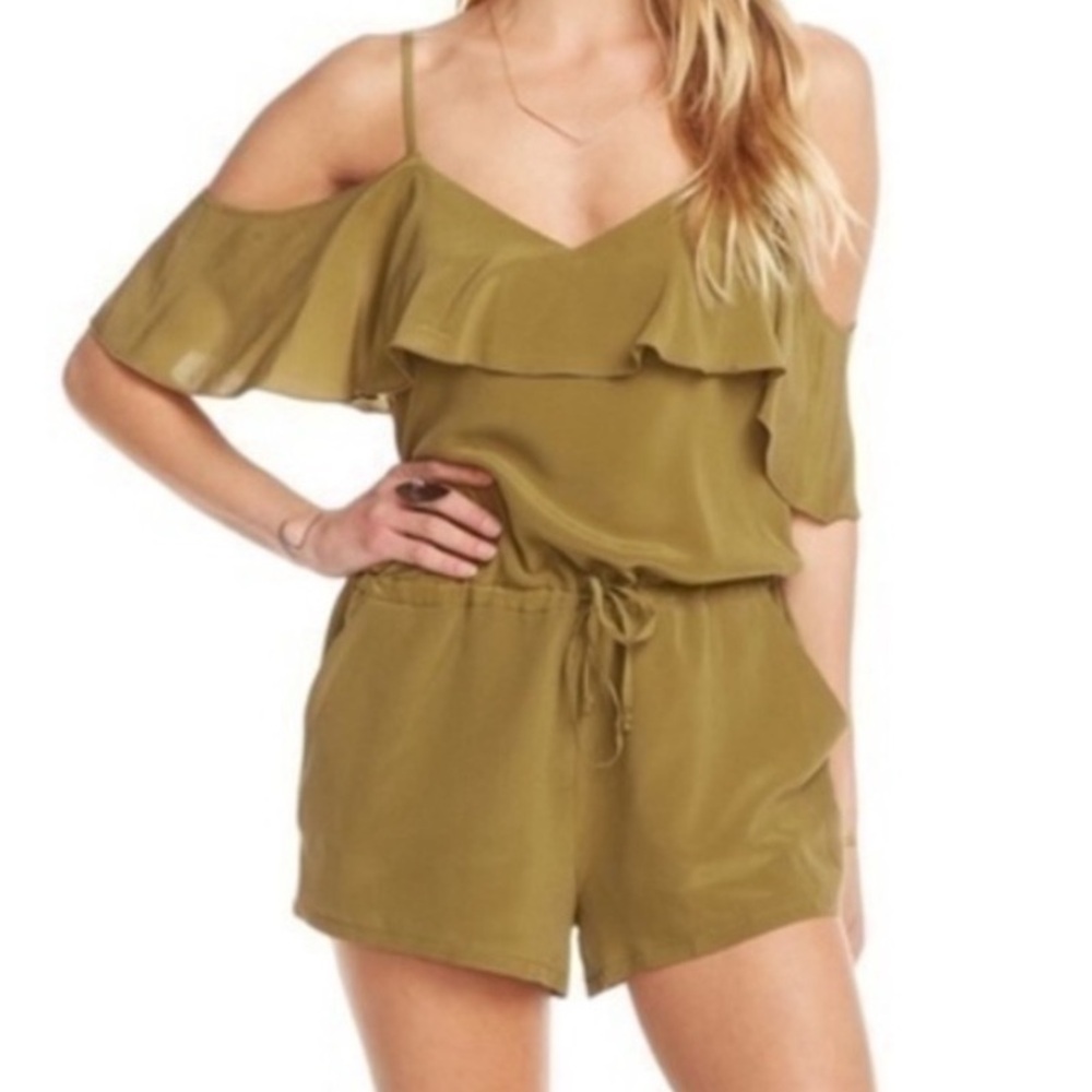 🟠NWT CHASER Flowy Silky Cold Ruffle Shoulder Romper w/Pockets in Olive MED